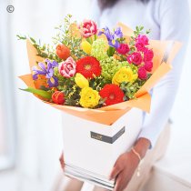 Lovely classic spring bouquet Code: SCHT0200 | National delivery and local delivery or collect from shop