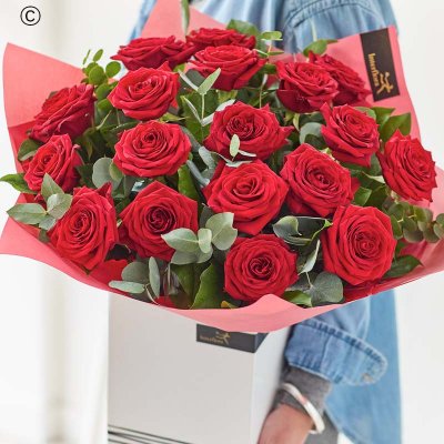 18 Red rose hand-tied Interflora Code: RROHT18 | National delivery and local delivery or collect from shop