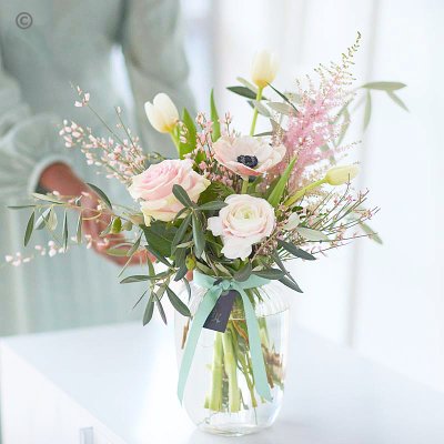 Trending spring vase  Code: STRVASEU1 | National delivery and local delivery or collect from shop