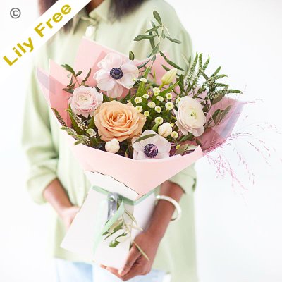 Trending spring lily free bouquet Code: STLFHT0100 | National delivery and local delivery or collect from shop
